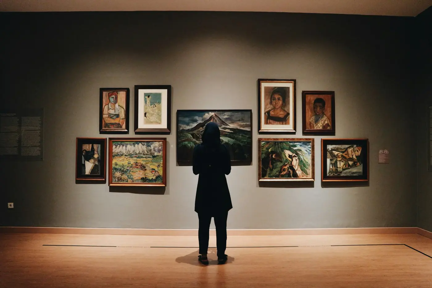 A visitor in a gallery